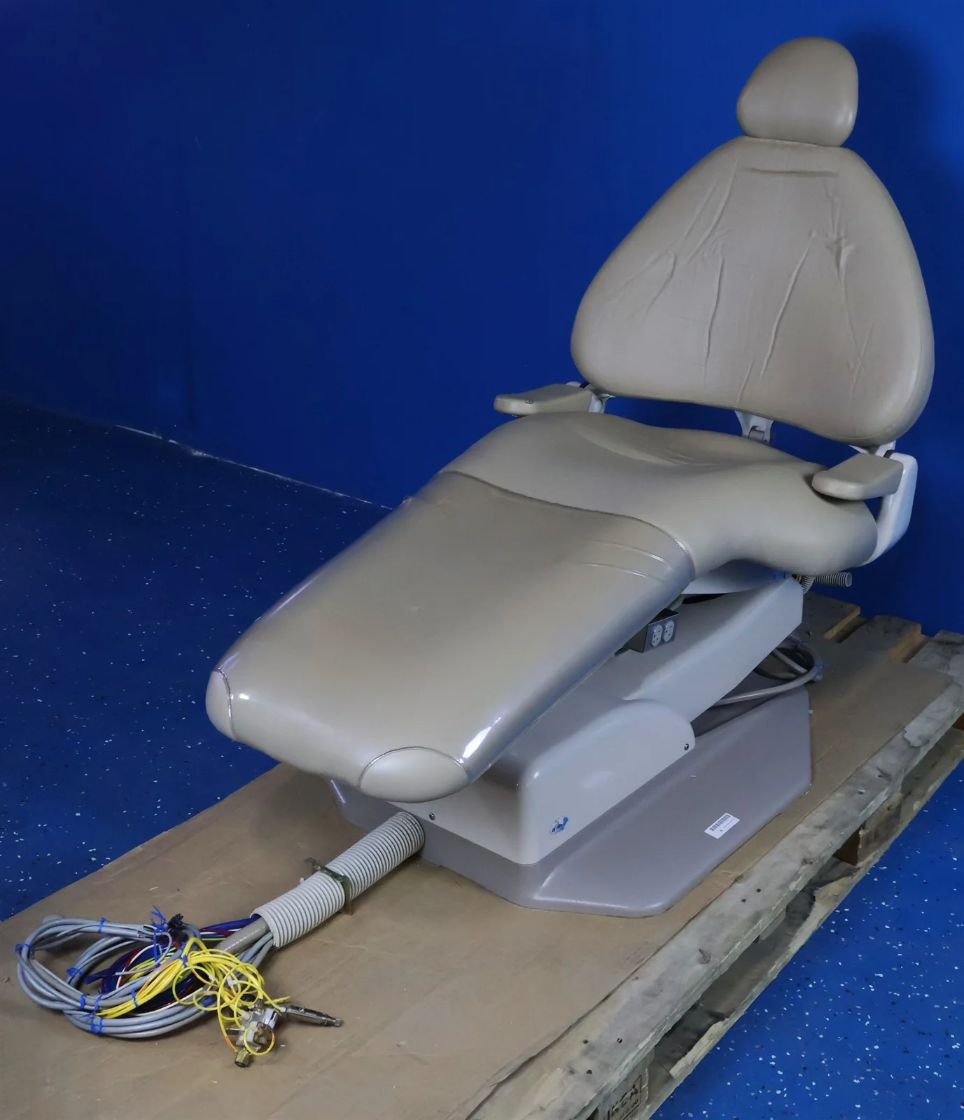 Adec 1040 Dental Ergonomic Exam and Treatment Chair - Image 2