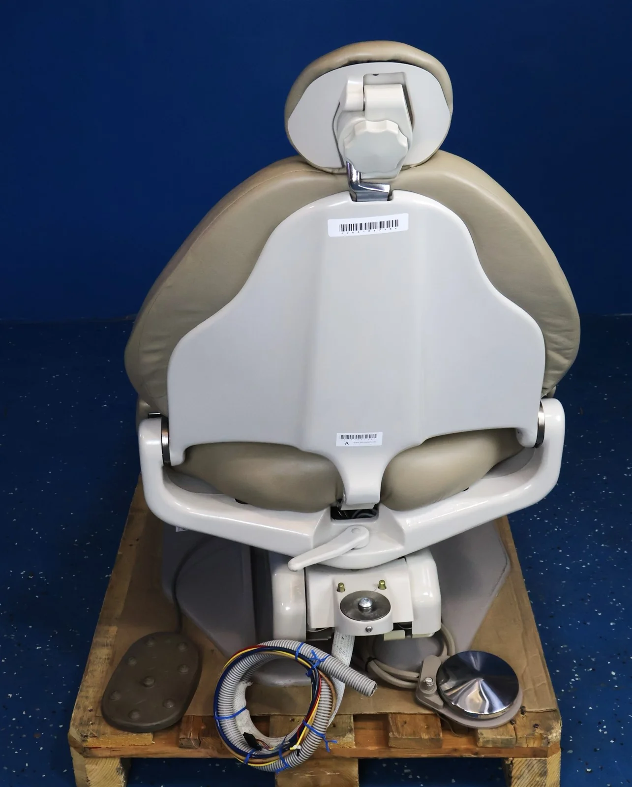 Adec 1040 Dental Ergonomic Exam and Treatment Chair - Image 4