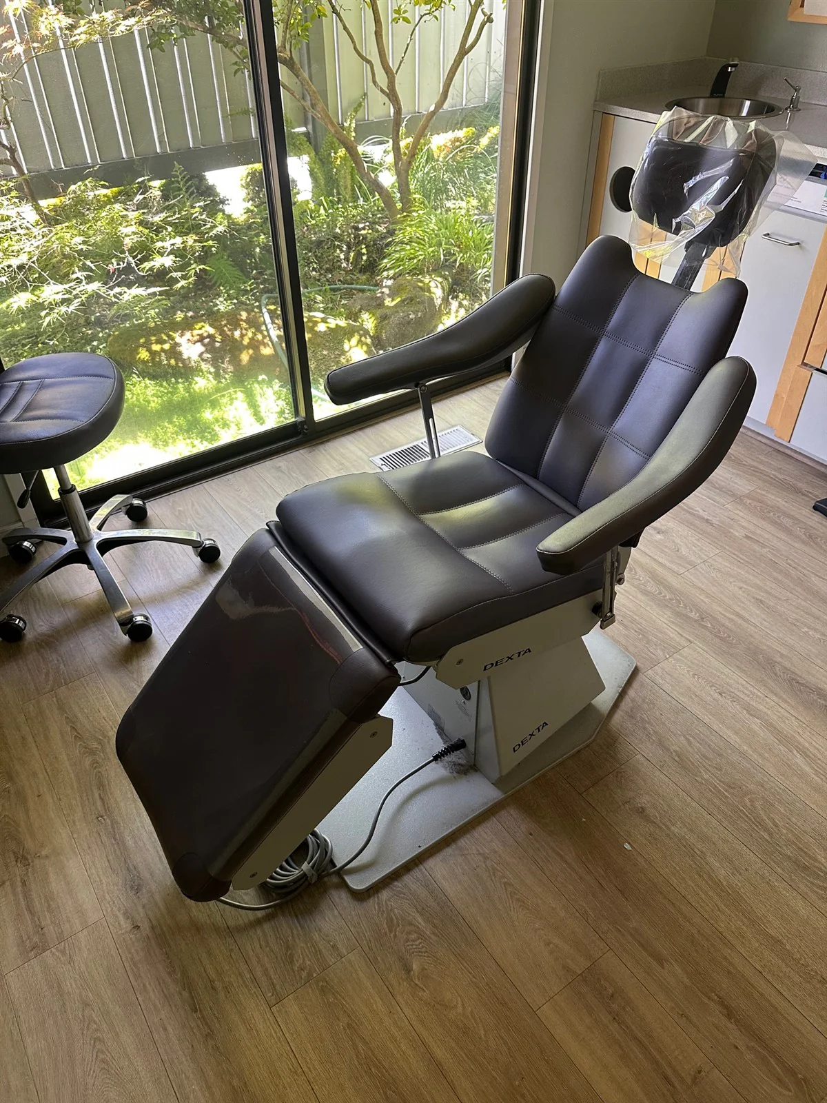 Lot of 4 Dexta MK9X Dental Ergonomic Patient Exam & Treatment Chairs - Image 16