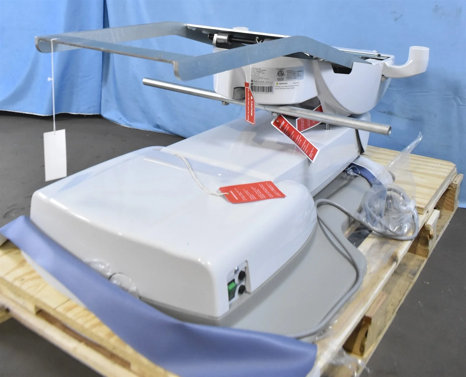 NEW UNUSED Belmont Evogue Q3300 Dental Ergonomic Exam Chair - Image 2